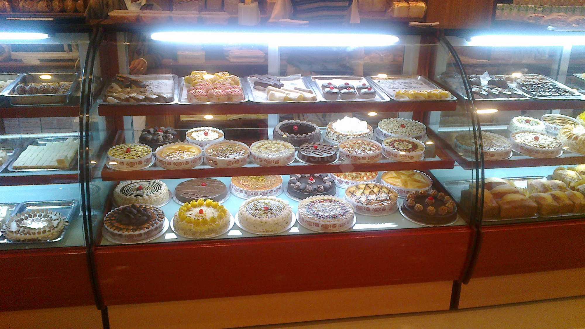 /uploads/images/listings/2000x2000/c85021_1aabc0CakeDisplayChiller.jpg